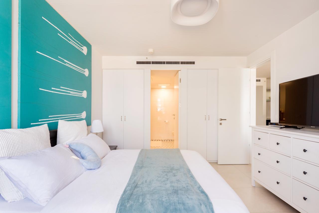 Beach Apartment- Breathtaking Views With Bomb Shelter Herzliya Экстерьер фото